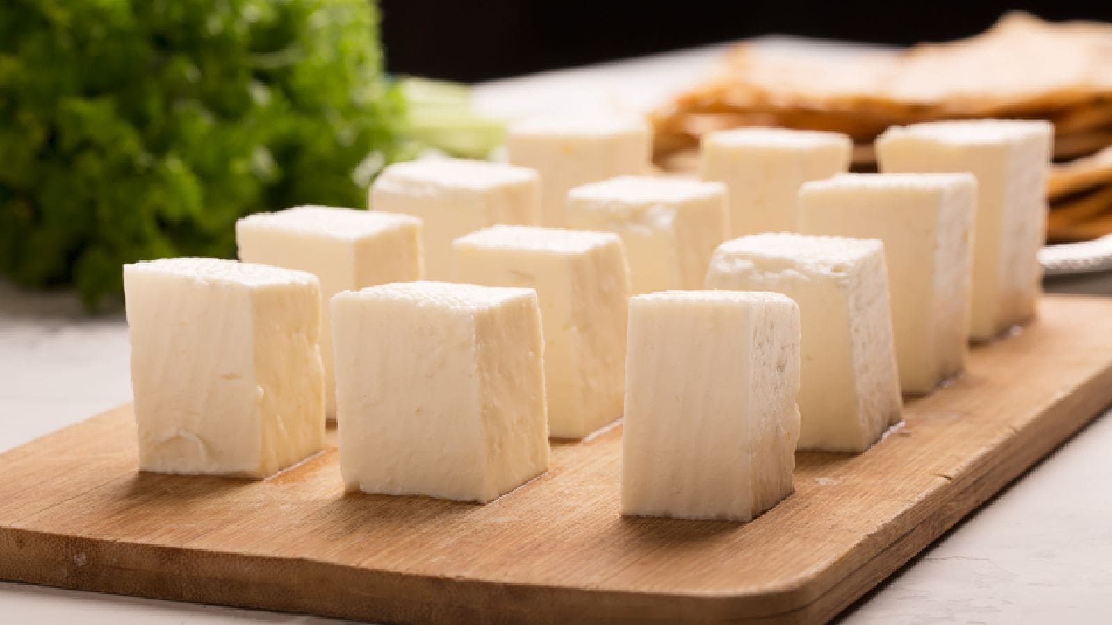 Paneer ka glycaemic index low hota hai.